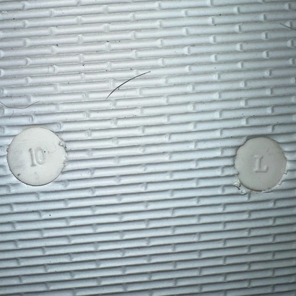 Disney Size 10 - Picture 6 of 7